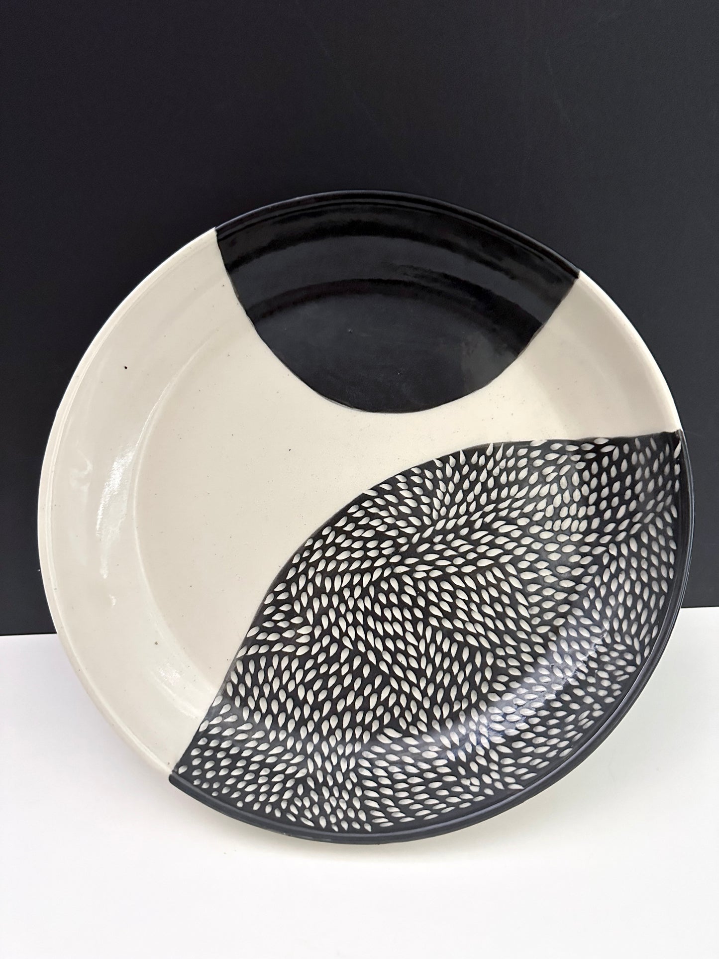 Black/White Serving Bowl