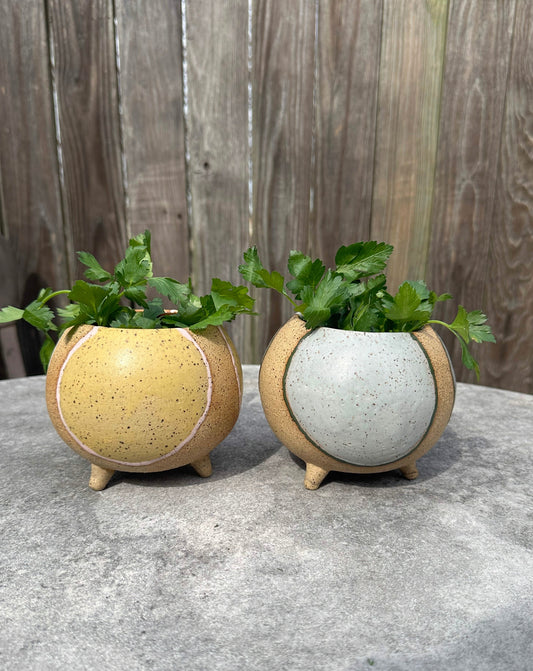 Speckled Tripod Planters