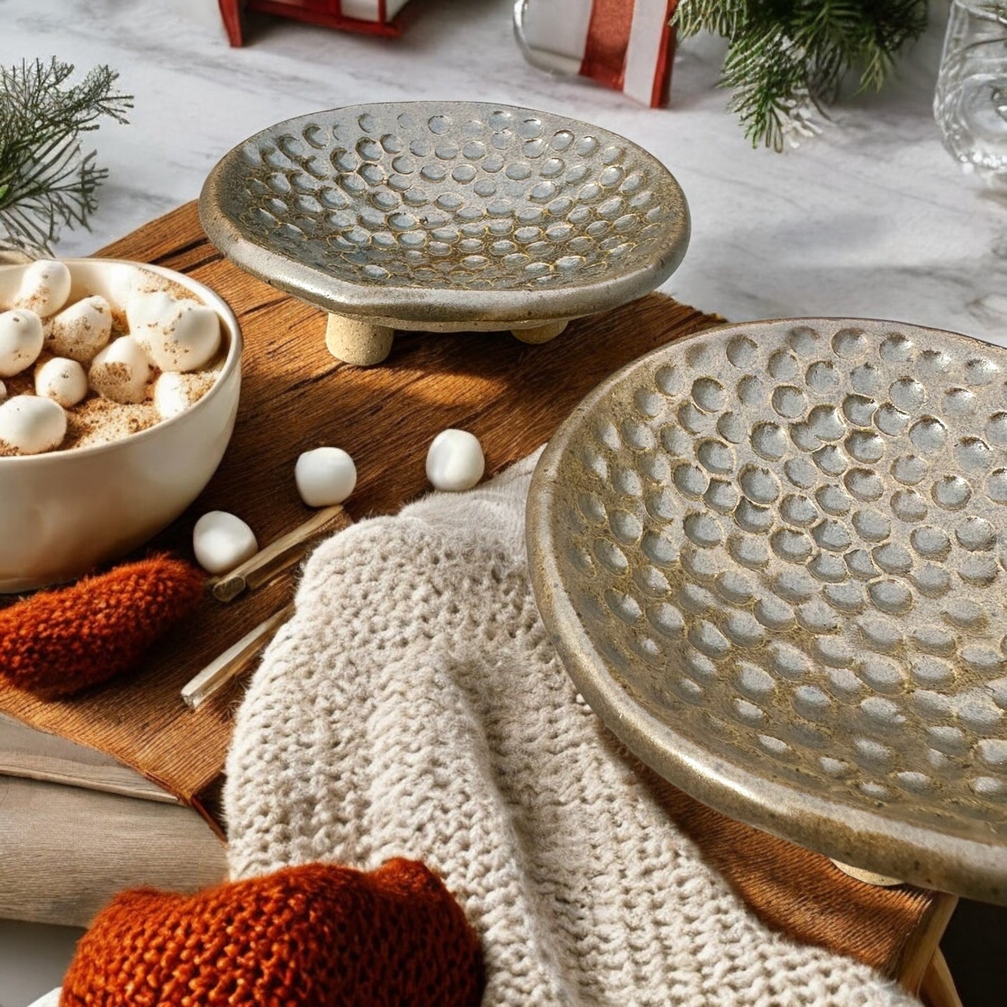 Textured Tripod Dishes