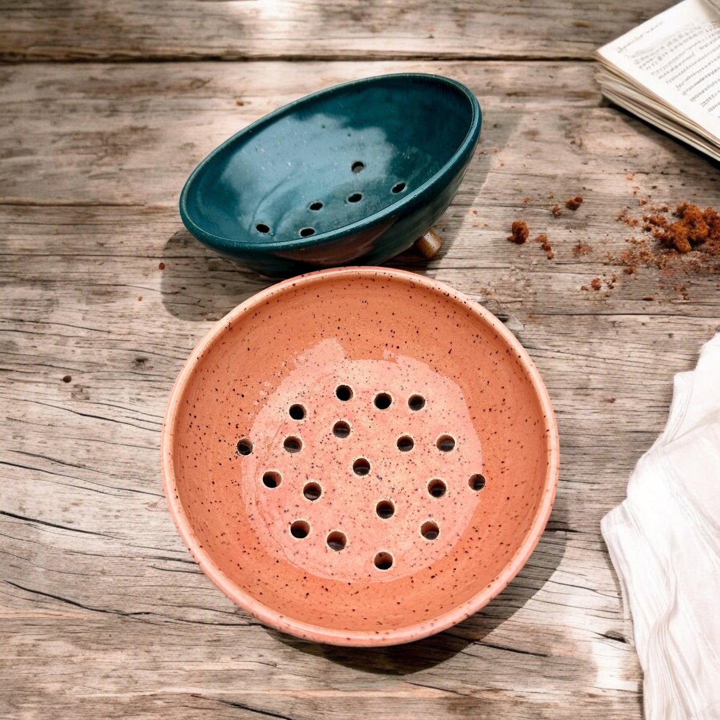 Tripod Berry Bowls