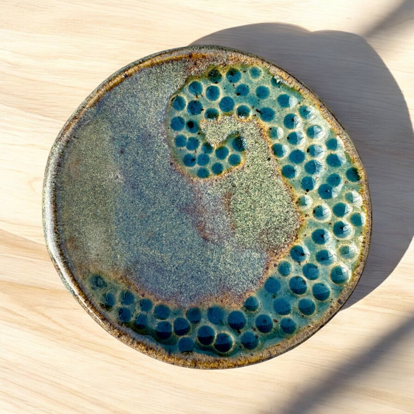 Textured Tripod Dishes