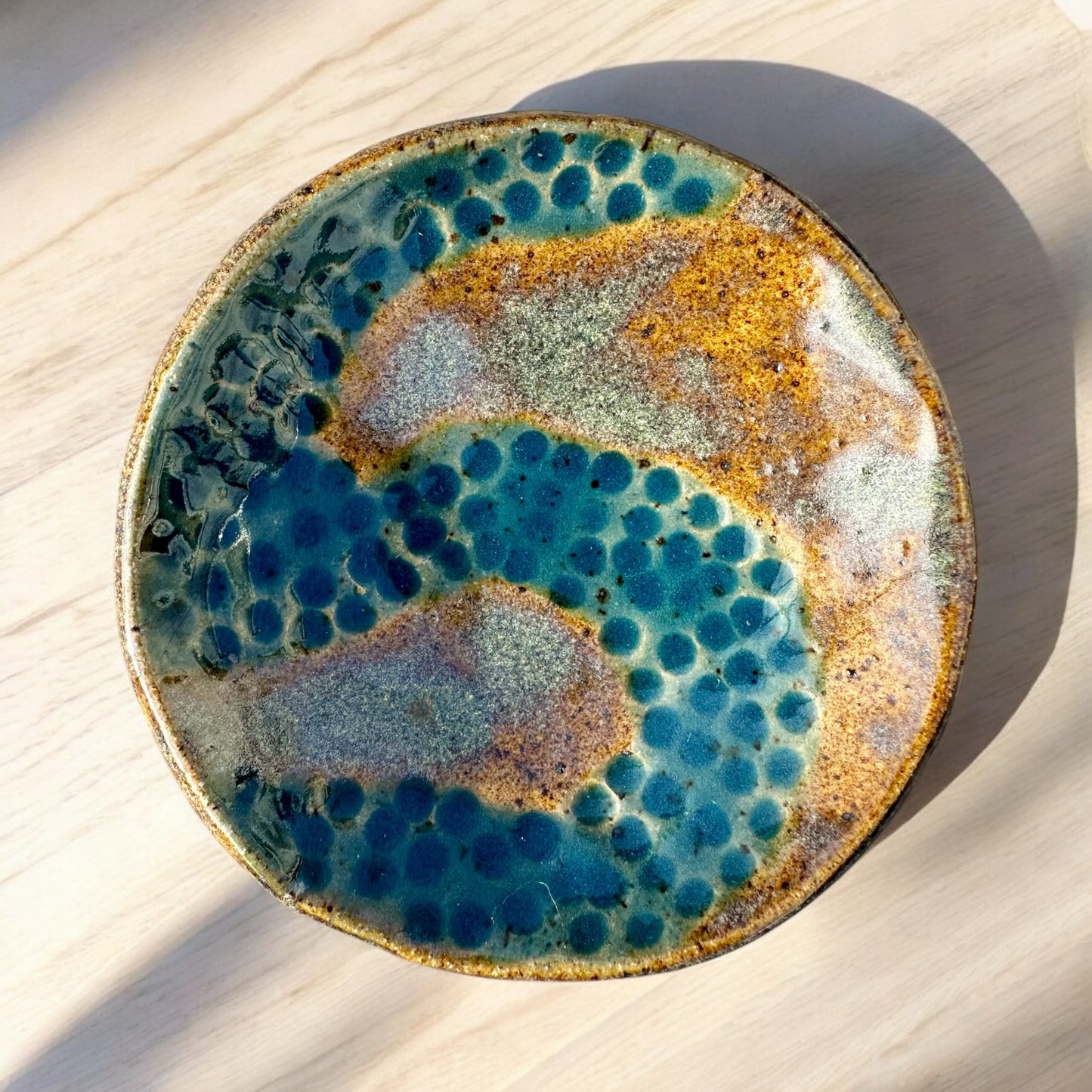 Textured Tripod Dishes