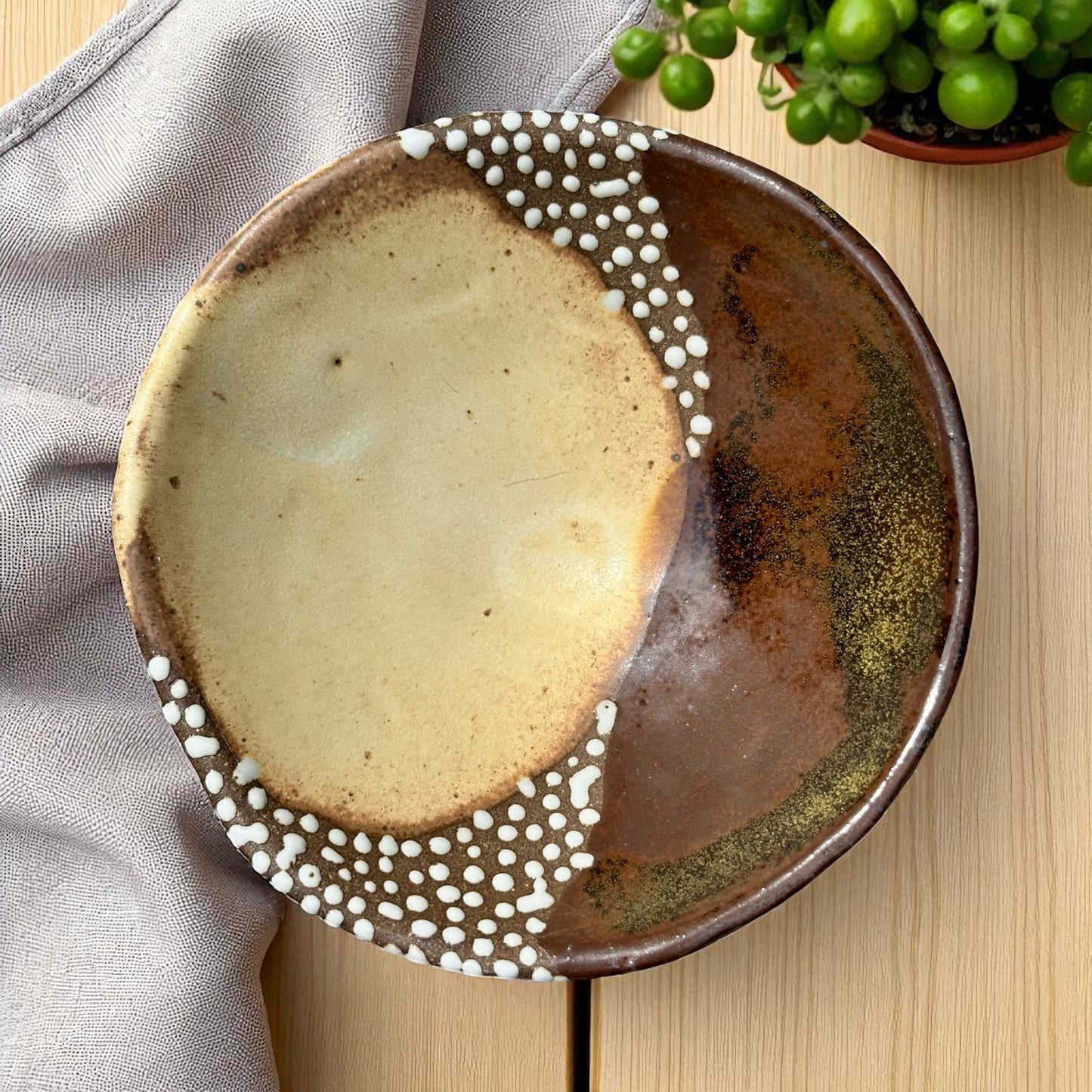 Desert Yellow + Tenmoku Tripod Dish