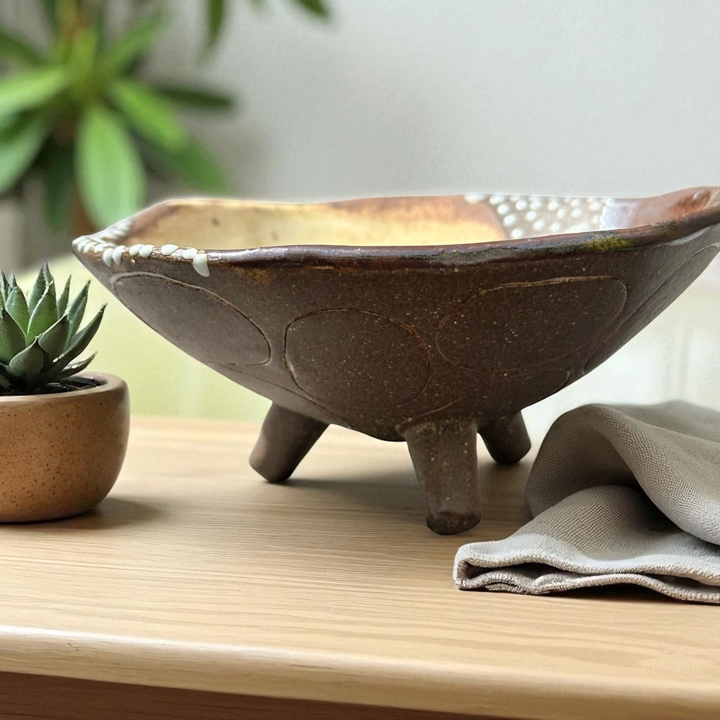Desert Yellow + Tenmoku Tripod Dish