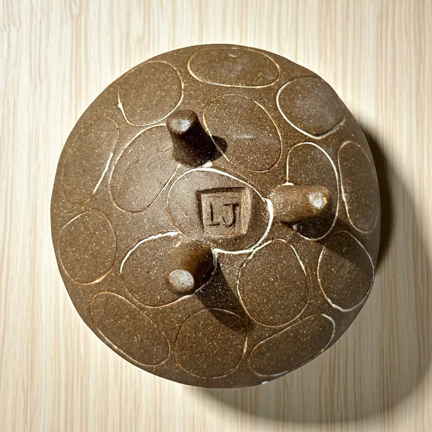 Desert Yellow + Tenmoku Tripod Dish