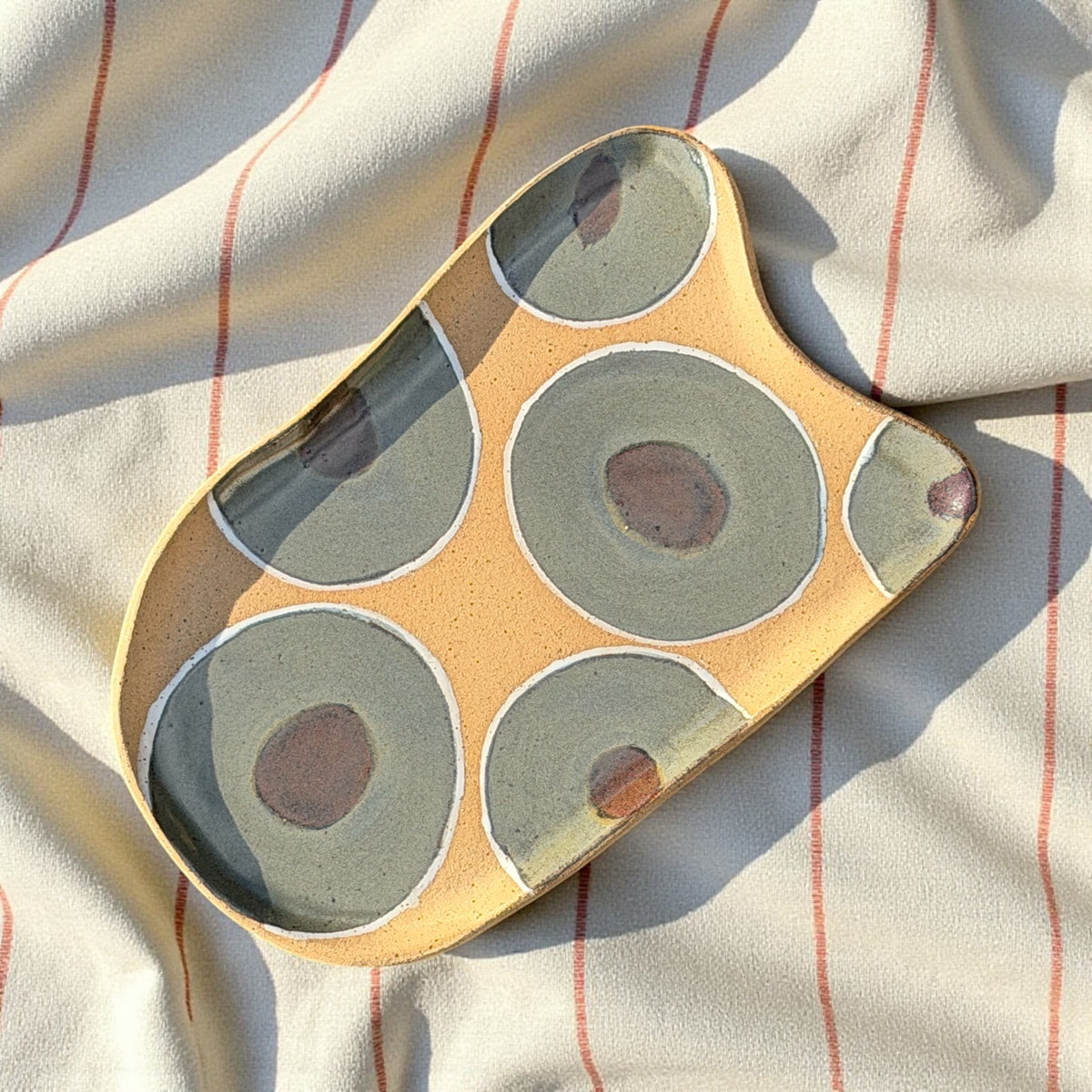 Smoke + Taupe Circle Trayette